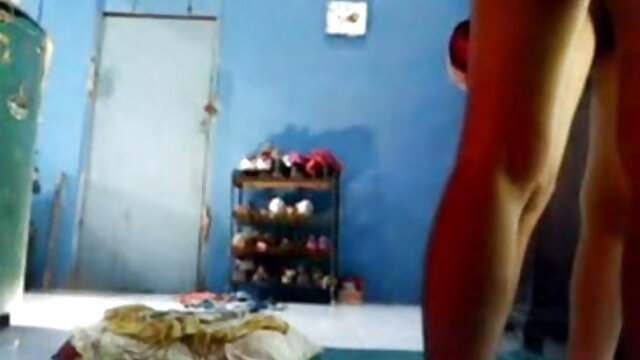 جنس کی صفائی کی ايلونا استالر طرف سے خاتون کی خدمات حاصل کی بیانکا