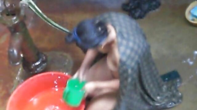 ایک بوڑھی عورت کو مطمئن ایک dildo کے ساتھ خود فیلم پورن از الکسیس