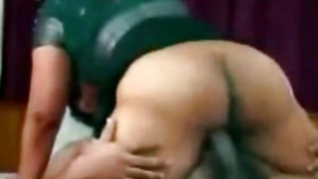 دو خوبصورت سوپر پورن استار خواتین چڑھاو ایک آدمی